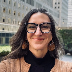 Julie Norvaisas Headshot